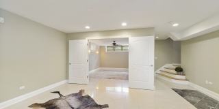 2042 W Warren Boulevard Gallery 26