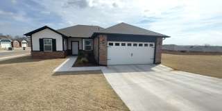 3 Bedroom 2 Bathroom 2 Car Garage Home in Oakdale School District Gallery 1