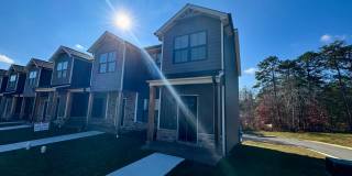 1ST MONTH RENT FREE - END UNIT Sunburst Villa Luxury Townhouse WITH BASEMENT Gallery 1