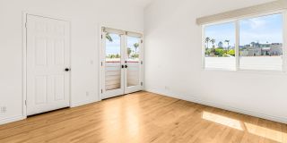 Spacious 3 Bed / 3 Bath Ocean Beach Townhome with Private Patio & Garage - Available NOW Gallery 18