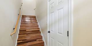 Spacious Sun-filled 3 bed 2.5 Bath Townhouse Gallery 8