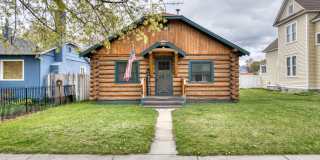 Cozy Downtown Cabin Gallery 1