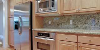 Pristine Spacious 3 Bedroom Lake Oswego Townhome | Skylights, High Ceilings, and Mt. Park Trails at your Doorstep Gallery 11