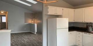 Spacious 3-Bed Townhome with Private Yard & Garage Gallery 7