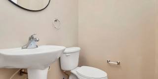 Beautiful End-Unit Townhome on a Prime Location! Gallery 8
