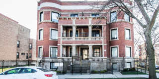 Stylish Bronzeville 2BR with Parking, Storage & Modern Finishes Gallery 1