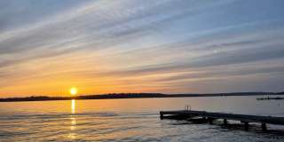 Kirkland Waterfront 1 bedroom with Private Beach Access + W/S/G and Parking Included! Gallery 1