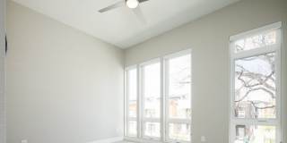 Modern 3 bed / 4 bath, 3 story townhome! Gallery 21