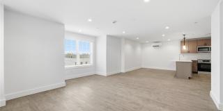 180 Deer Park Avenue Gallery 6