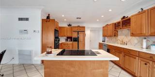 2889 NE 35th St Gallery 21