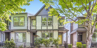 Beautiful 3 Bedroom Home with Community Pool, Hot Tub & 2-Car Garage in Hillsboro Gallery 1