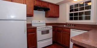 Fantastic 3br End-Unit Town Home in highly sought Silver Spring Neighborhood - Ready mid-June Gallery 8
