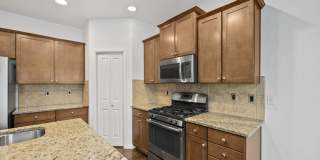 Spacious 4-Bed Puyallup Home For Rent | 3-Car Garage & Quick Commute to JBLM! Gallery 19