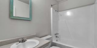 Cute 2 Bed 1 Bath Unit in Quiet Fourplex Gallery 10
