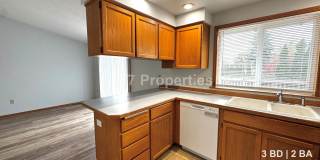 Updated 3BD | 2BA Home with Garage & Large Deck - Hillsboro Gallery 6