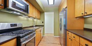 UNIQUE ONE BEDROOM AND DEN CONDO IS NOW AVAILABLE IN THE HIGHLY DESIREABLE PARKSIDE PLAZA CONDOMINIUM Gallery 11