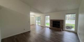 Charming 2 Bed, 2 Bath Duplex near Riverside State Park! Gallery 10