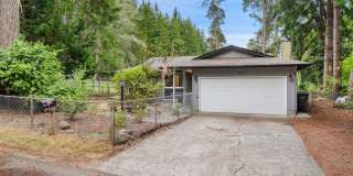 Rambler in Port Orchard with Fenced Yard Gallery 1