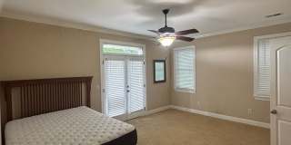 Spacious 4 Bed, 2.5 Bath Home Near Devine Street | Available July 1 Gallery 12