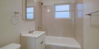 Spanish Craftsman Garden Apartments Bankers Hill Gallery 19