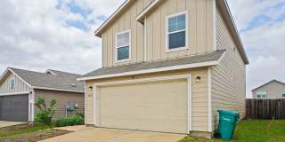 Open-Concept 3BR + Game Room Near Fort Sam & Randolph - Realtor Commission: $500 Gallery 6
