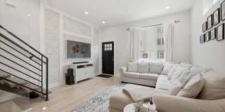 Detached Luxury 4BR/3B Retreat with Skyline Rooftop Deck, Wet Bars, Driveway & Massive Yard Gallery 4
