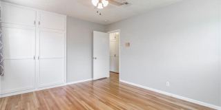 1210 E Oakmont Gallery 13