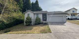 3 Bedroom Home In Lincoln City. Gallery 1