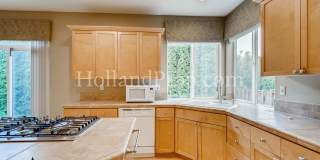 Spacious & Stylish 4-Bedroom Home in Desirable Northwest Portland Spacious & Stylish 4-Bedroom Home in Desirable Northwest Portland Gallery 11