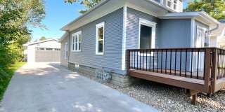 Newly Remodeled 2 Bed 1.5 Bath Home will Large Oversized 2-Stall Garage! Gallery 4