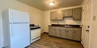 Outstanding Two Bedroom in Cheswick! Central A/C, Off-Street Parking & More!! Call Today! Gallery 1