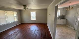 2 Bedroom House near Downtown Raleigh east of Oakwood Gallery 1