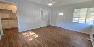 Cute Studio Duplex in Downtown Sarasota Available Now! Gallery 5