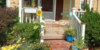 Adorable 1 Bedroom Duplex in Old West Durham - Walk to 9th St! Gallery 1