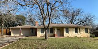 Walk to Landa Park / Fridge Included / Large Backyard / Luxury Vinyl Plank/ No Carpet /NBISD BISD Gallery 1