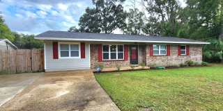 4 Bedroom Home with Large Family Room, Huge Fenced Yard, Workshop & Pool Gallery 1