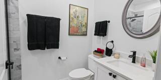922 West Dakin Street Gallery 9