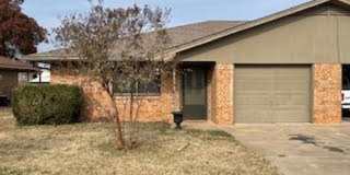 2/2 Large 1200 Sq Ft Duplex with Garage and Large Backyard Gallery 1