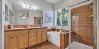 South Town Fully Furnished Home! Gallery 24