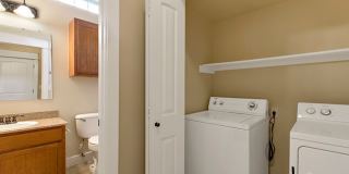 2/1 Condo Near UT and Darrell K Royal Field Gallery 8