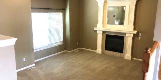 4 Bed, 3 Bath with Fenced Backyard!! Gallery 5
