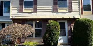 Well maintained 3 Bedroom 2.5 Bathroom Townhouse is the desirable Kings Grant neighborhood in Marlton, NJ! Gallery 1