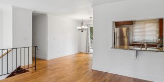 Bright Cozy Home w/ Deck & Yard Near Des Moines Marina Bright Cozy Home w/ Deck & Yard Near Des Moines Marina Gallery 4
