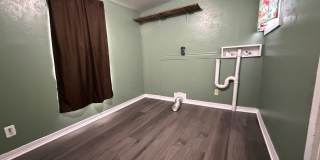 2 Bedroom House with Large Yard Gallery 8