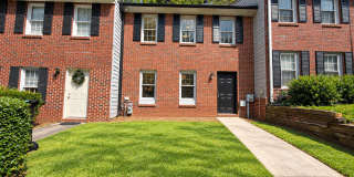 Spacious 3 Bed 2.5 Bath Townhome in Marietta! Gallery 1