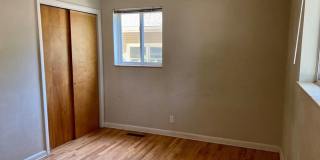 Great Three Bedroom, Close to Everything! Gallery 13