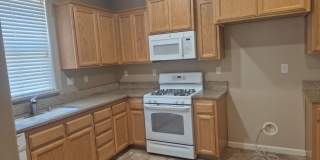 Adorable 3 bedroom 2.5 bath Gallery 7