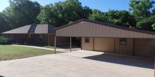 4/2 located in Weatherford with Huge shop! Gallery 1
