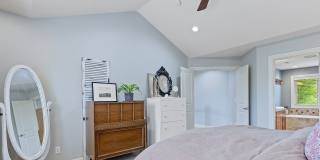 Desirable Oregon City / Luxury Home, High End Amenities, Central Air, Central Vac, Tank-less Hot Water & More! Gallery 36