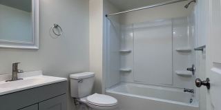 Updated 5BR 3bath house with off street parking! Gallery 25